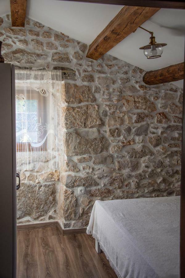Traditional Stone House St.Anton マリンスカ エクステリア 写真