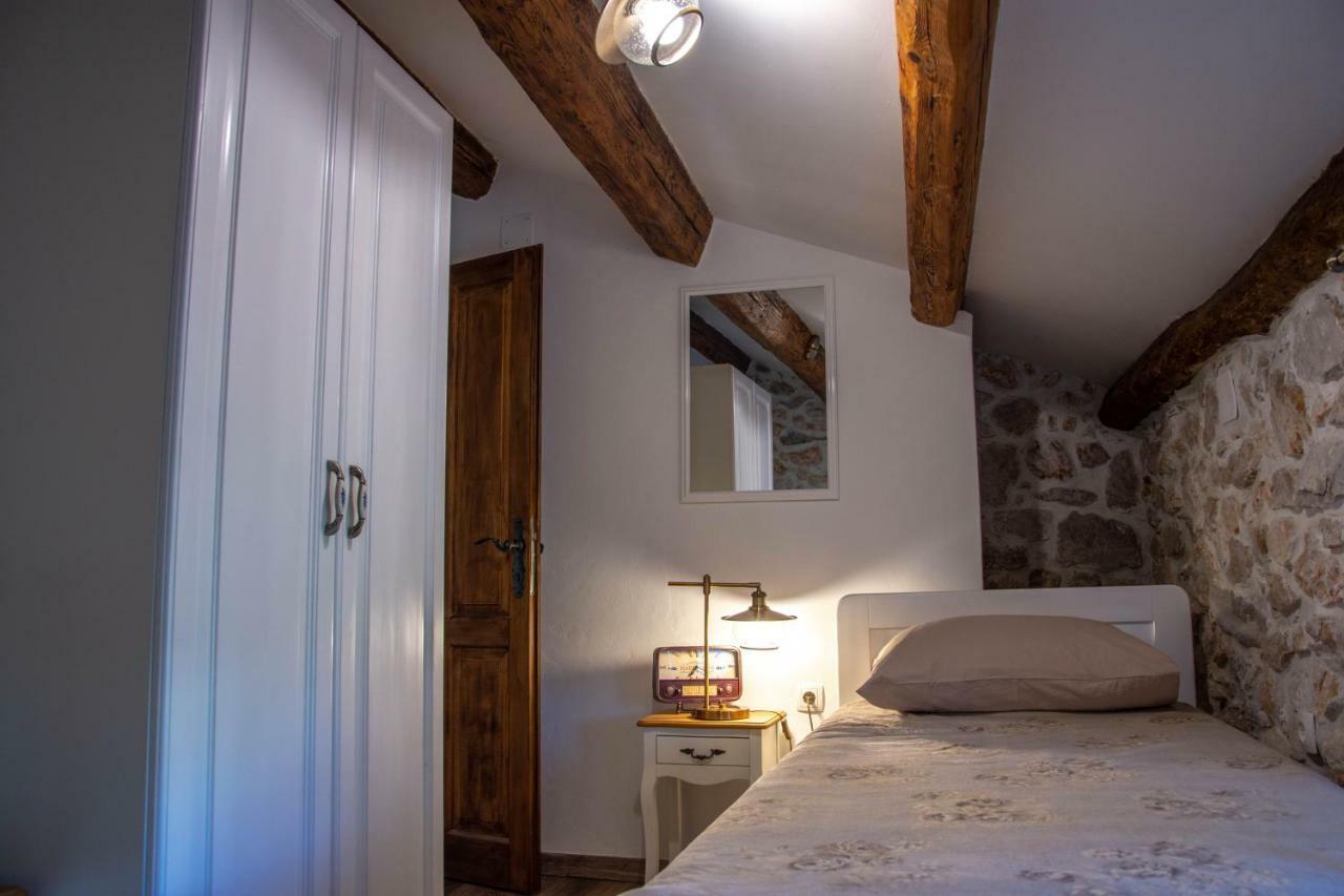 Traditional Stone House St.Anton マリンスカ エクステリア 写真